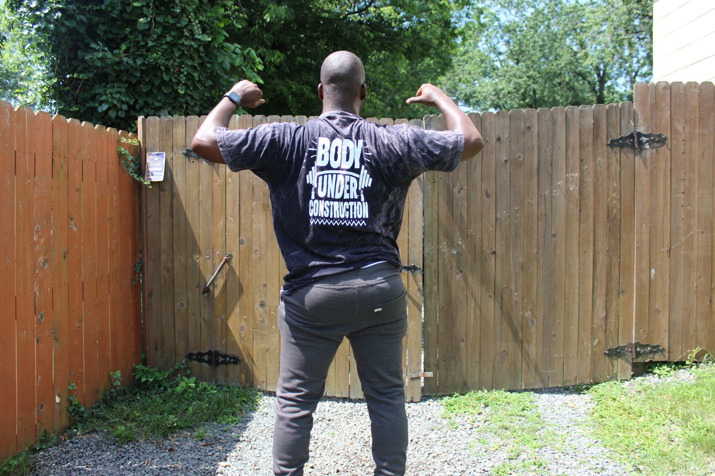 AI-Inspired Gym T-Shirt – Body Under Construction Back Print + “No Pain No Gain” Chest Embroidery | Vintage Wash Tee